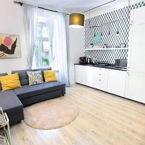 Golden Apartments/Bl8